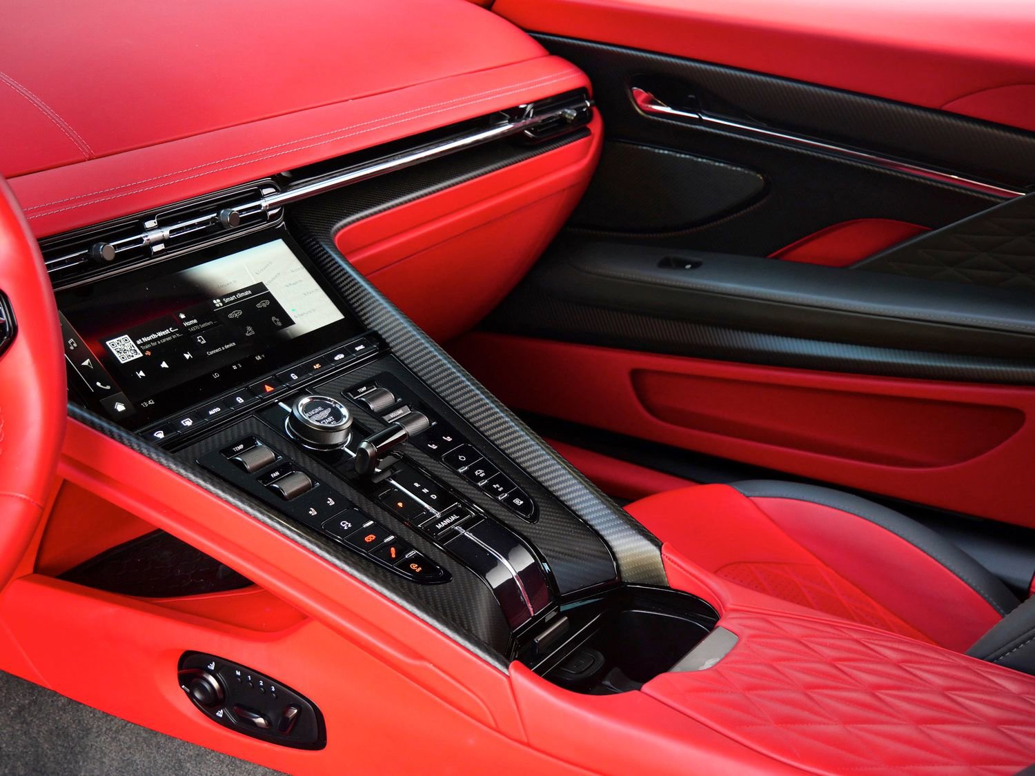 Used 2024 Aston Martin DB12 Coupe image 22