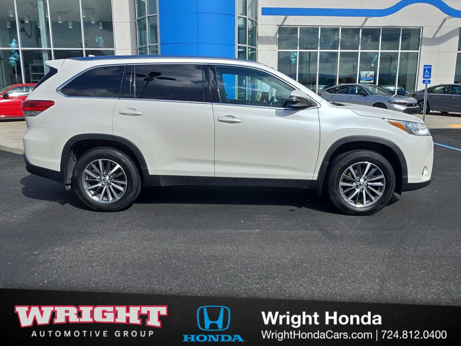 Used 2019 Toyota Highlander XLE AWD/4WD image 1
