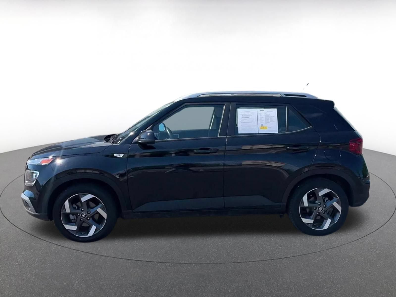 Used 2026 Hyundai Venue SEL FWD image 8