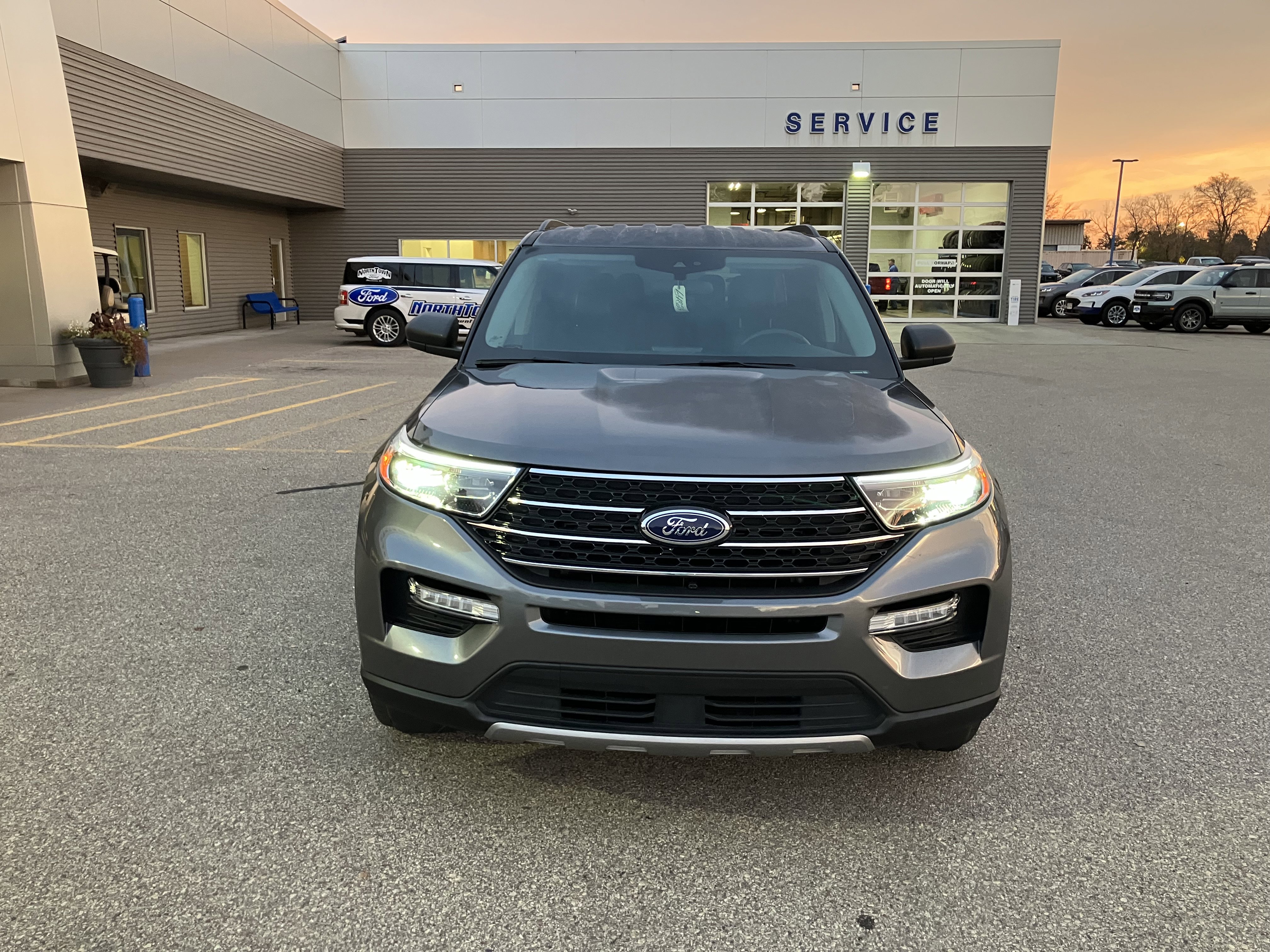 Used 2023 Ford Explorer XLT w/ Equipment Group 202A AWD/4WD image 3