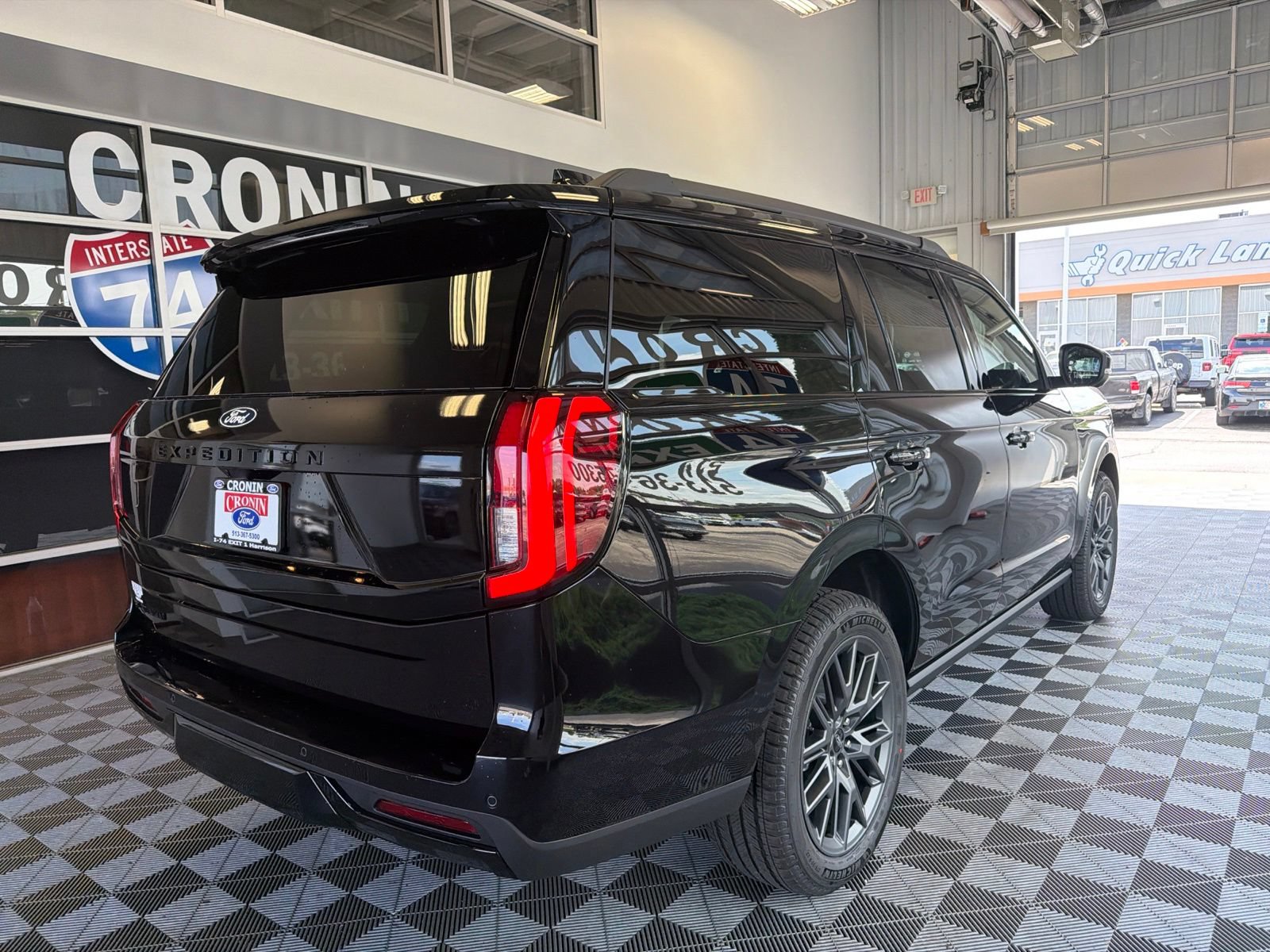 New 2027 Ford Expedition Platinum w/ Stealth Appearance Package AWD/4WD image 6