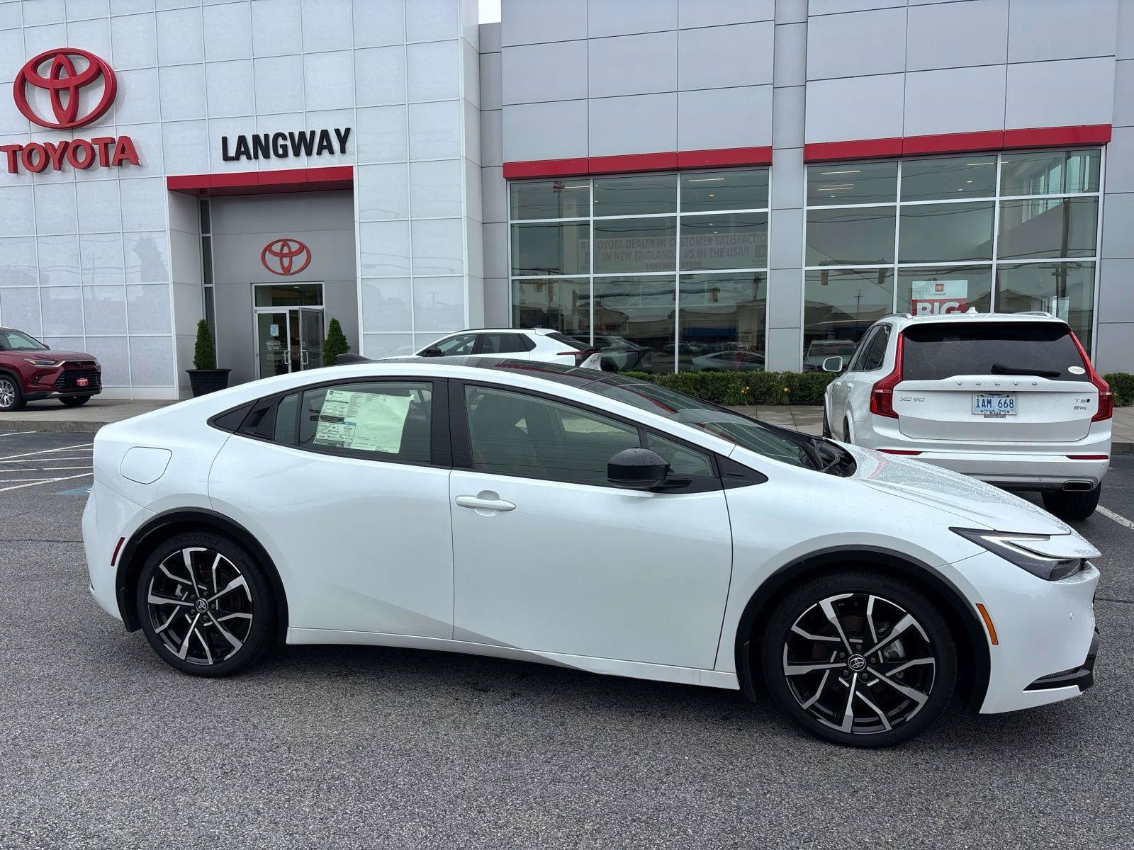New 2025 Toyota Prius Plug-In Hybrid FWD image 2