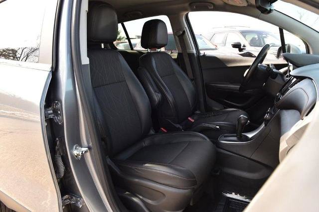 Used 2019 Chevrolet Trax LT w/ LT Convenience Package image 19
