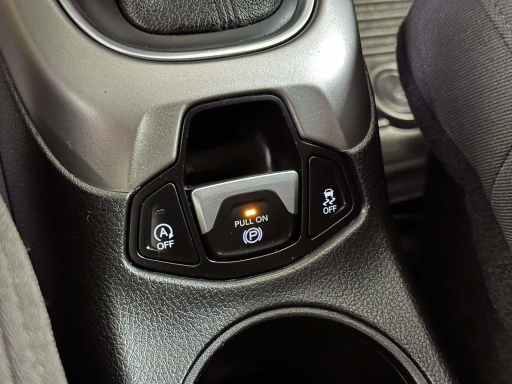 Used 2017 Jeep Compass Sport w/ Cold Weather Group AWD/4WD image 33