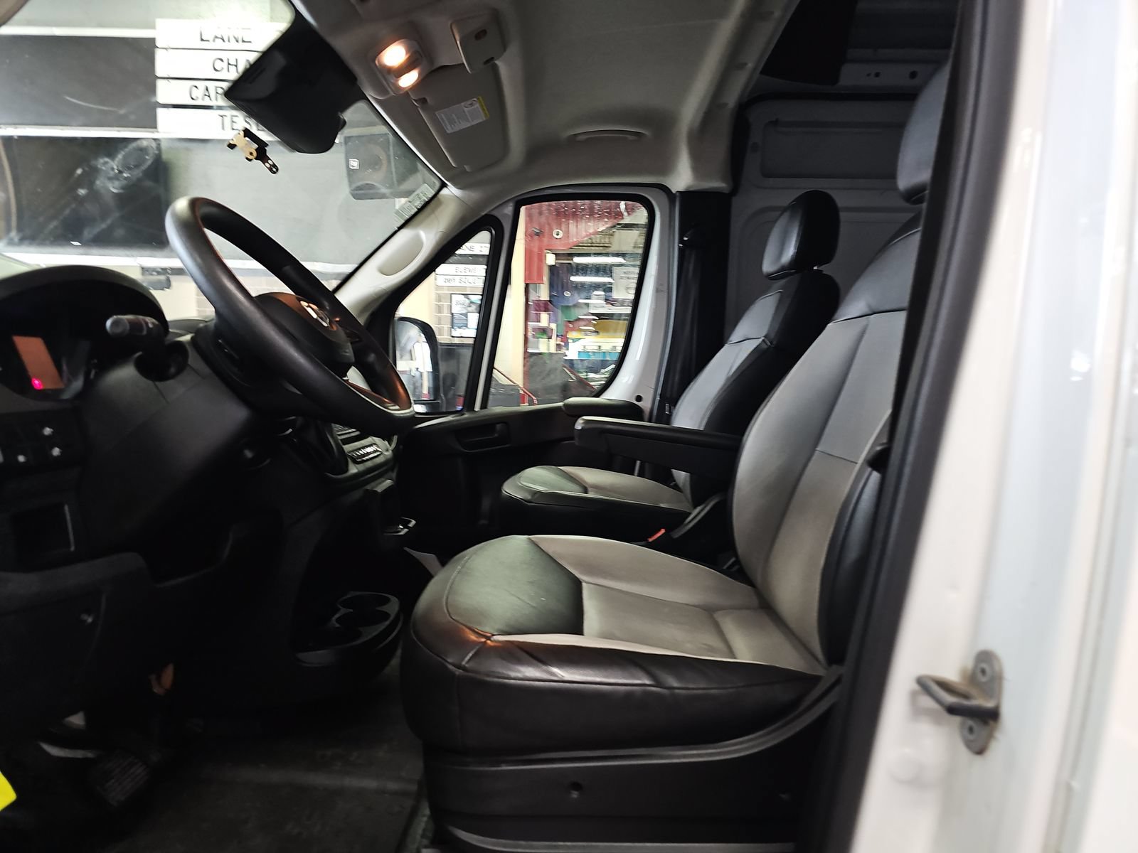 Used 2025 RAM ProMaster 2500 w/ Convenience Group FWD image 13