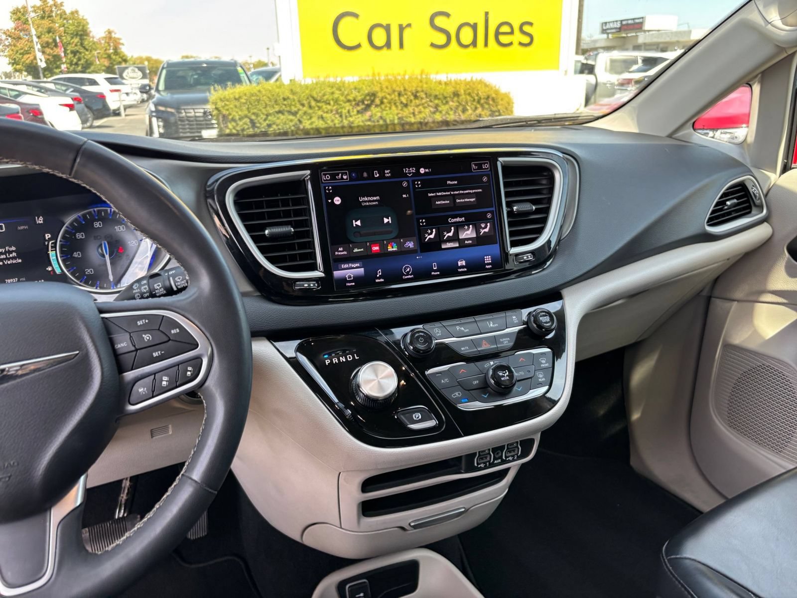 Used 2023 Chrysler Pacifica Touring-L FWD image 16