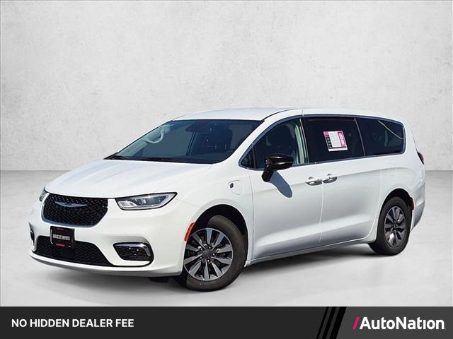 Used 2024 Chrysler Pacifica Limited FWD image 1