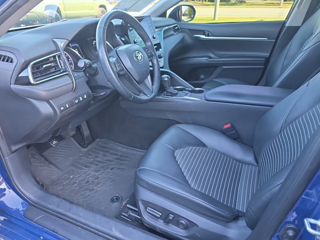 Used 2023 Toyota Camry SE w/ Cold Weather Package FWD image 9