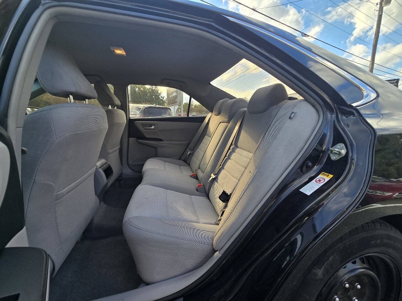 Used 2017 Toyota Camry LE FWD image 23
