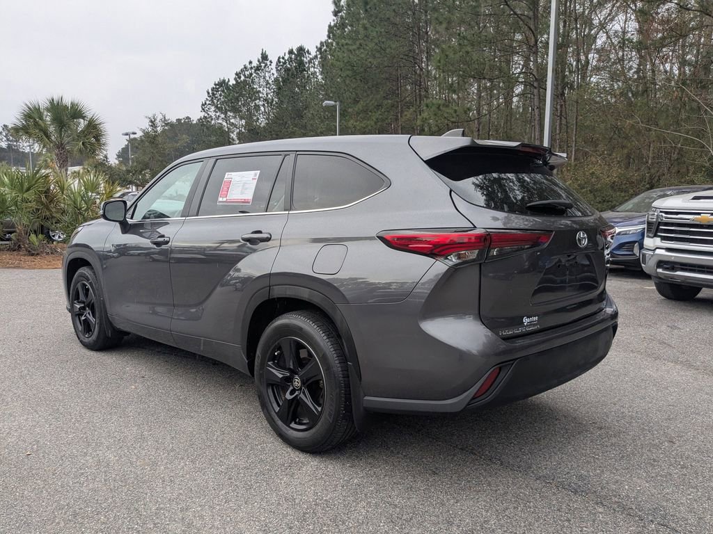 Used 2023 Toyota Highlander LE image 6