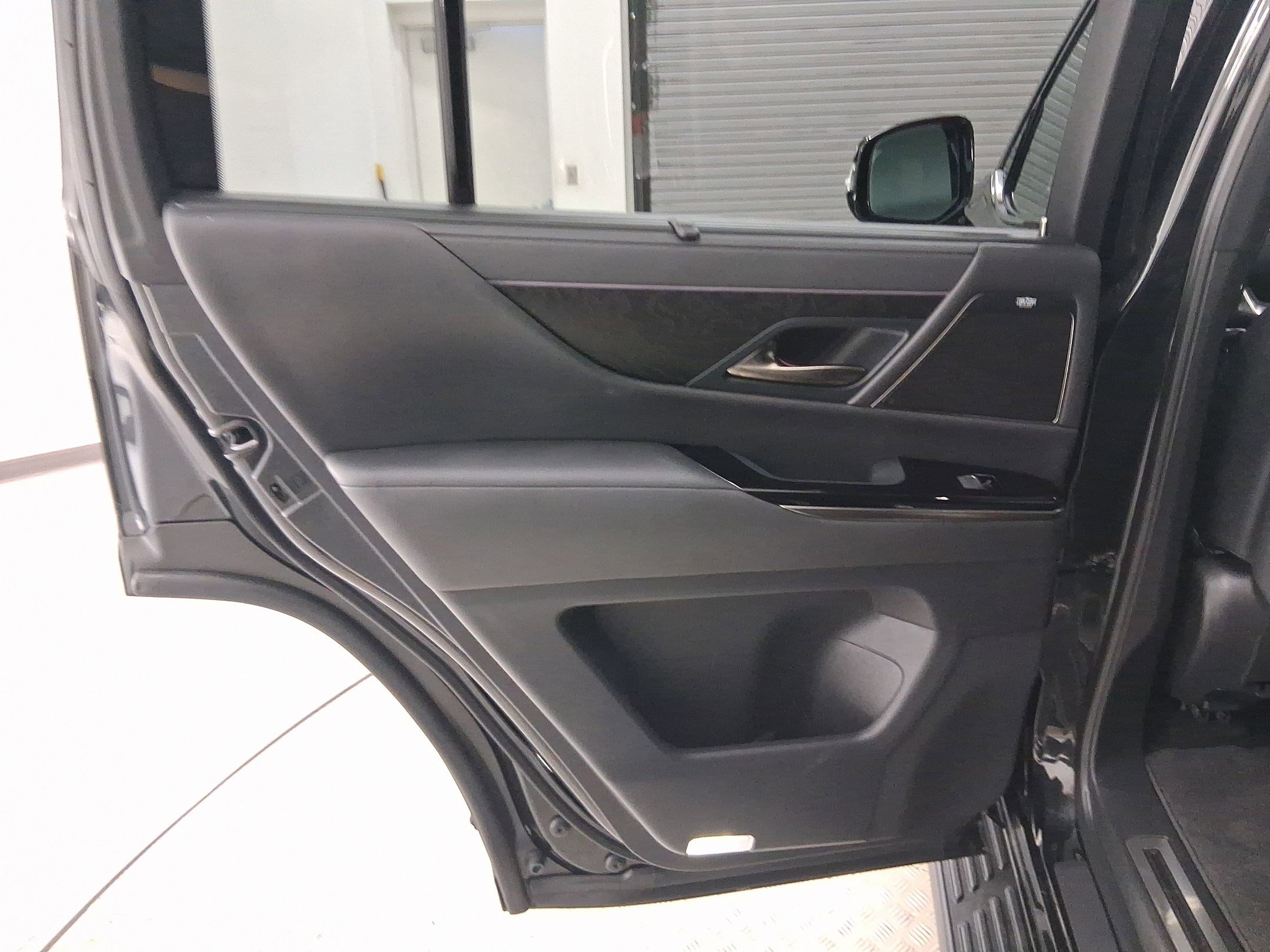 Certified 2025 Lexus LX 600 4WD w/ Luxury Package image 27