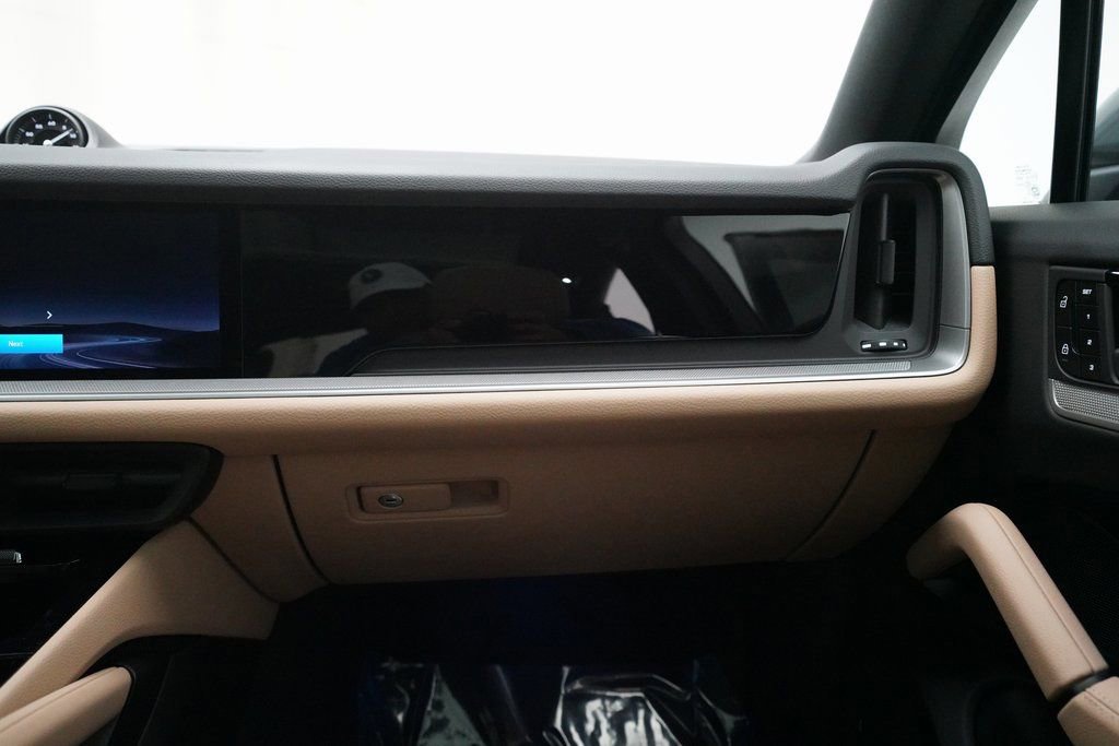 Certified 2026 Porsche Cayenne Coupe image 26