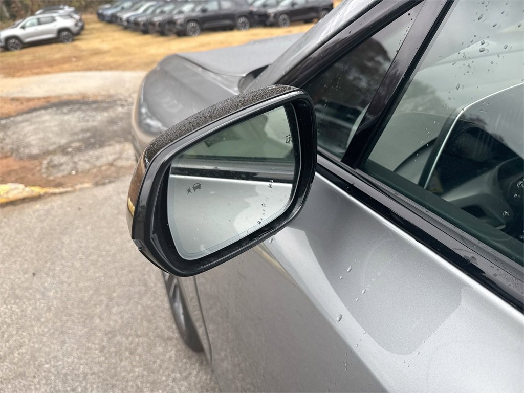 Used 2026 Cadillac Vistiq Sport image 11