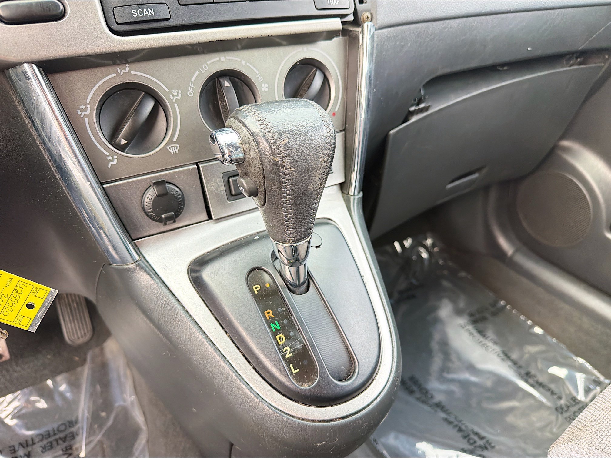 Used 2004 Toyota Matrix XR w/ Extra Value Pkg 1 FWD image 9