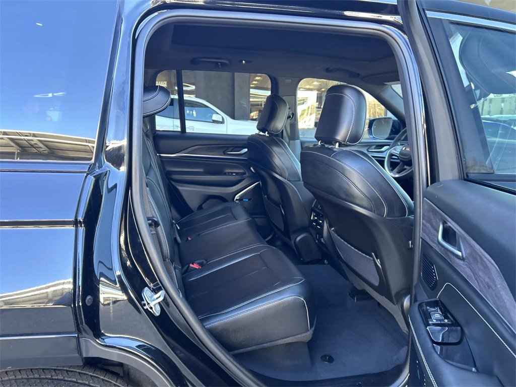 Used 2023 Jeep Grand Cherokee Overland image 16