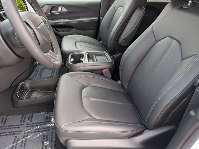 New 2027 Chrysler Pacifica Select FWD image 13