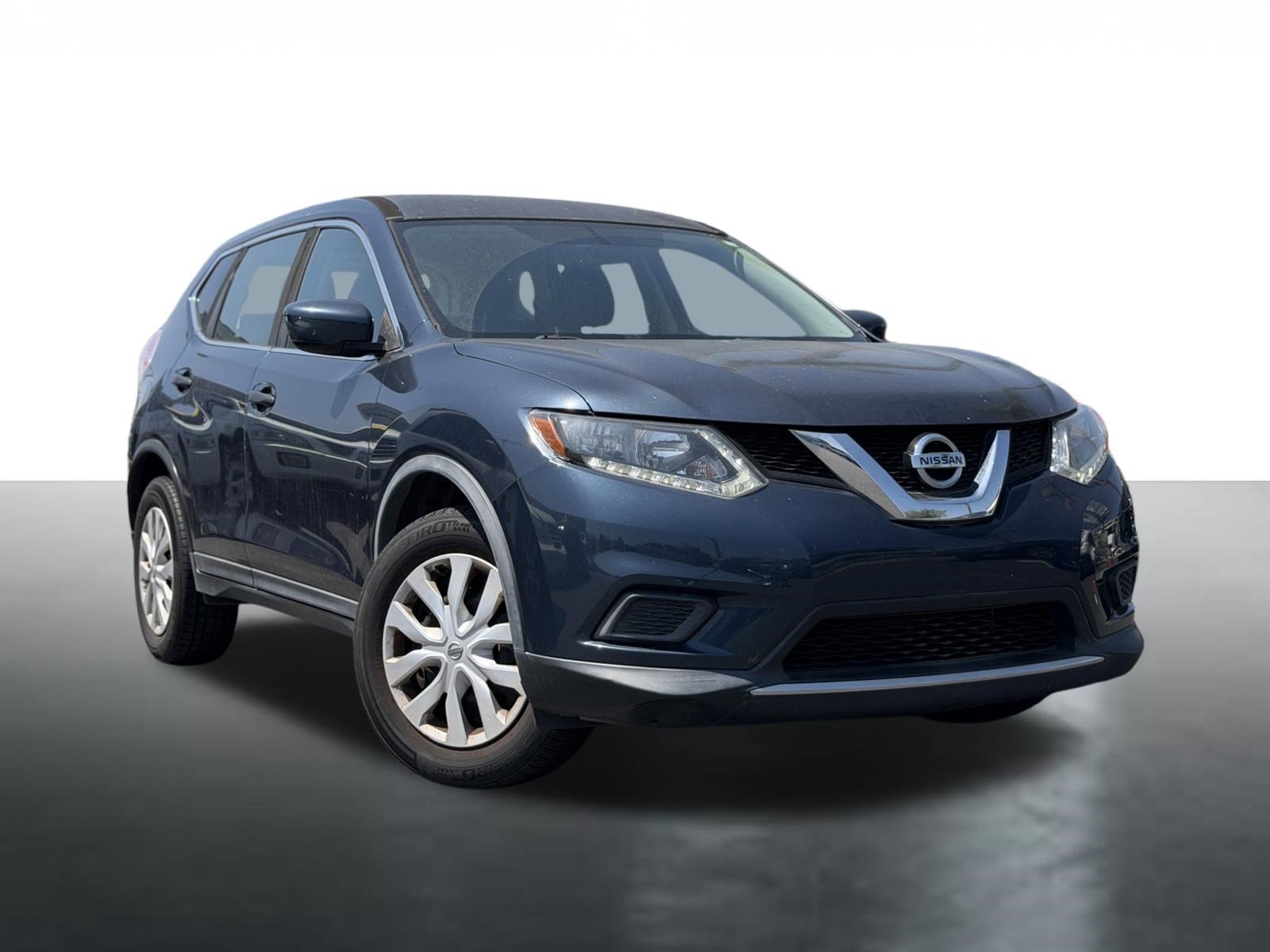 Used 2016 Nissan Rogue S image 2