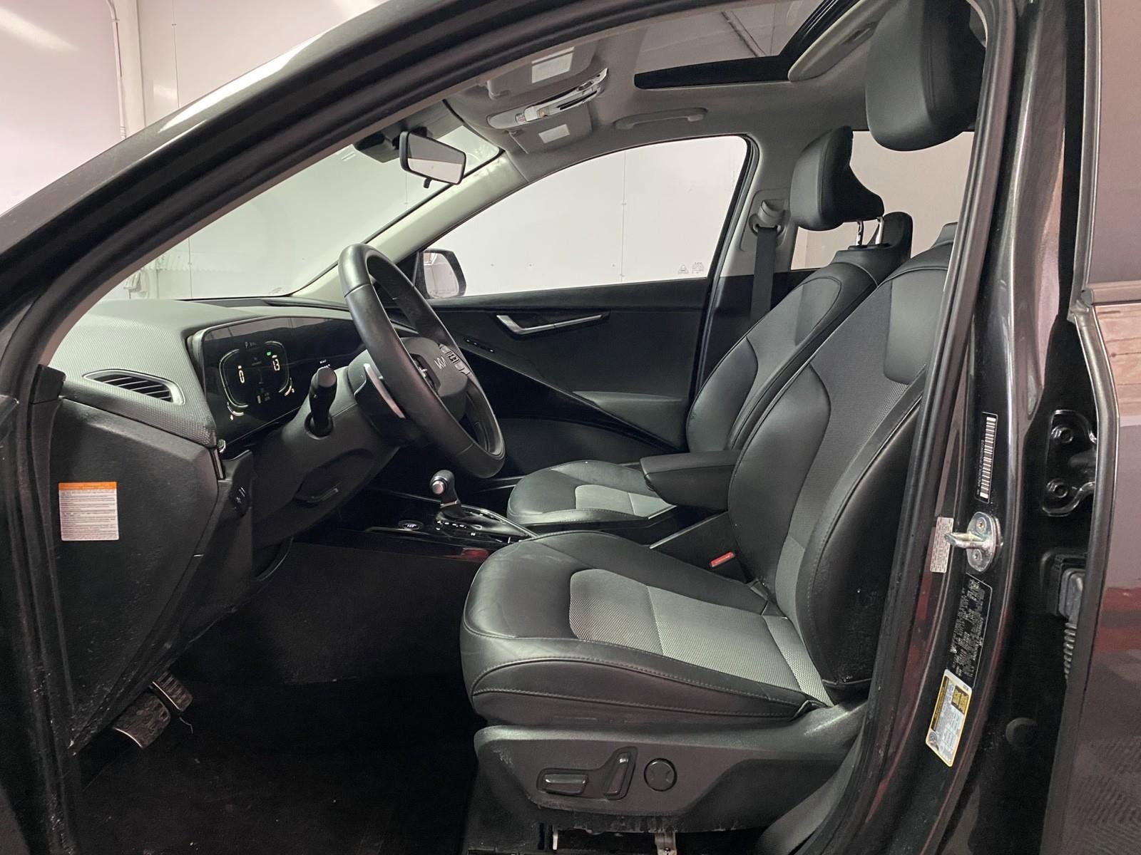 Used 2023 Kia Niro EX Touring FWD image 19