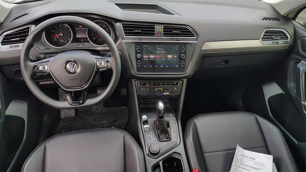 Used 2020 Volkswagen Tiguan SE w/ Panoramic Sunroof Package image 12