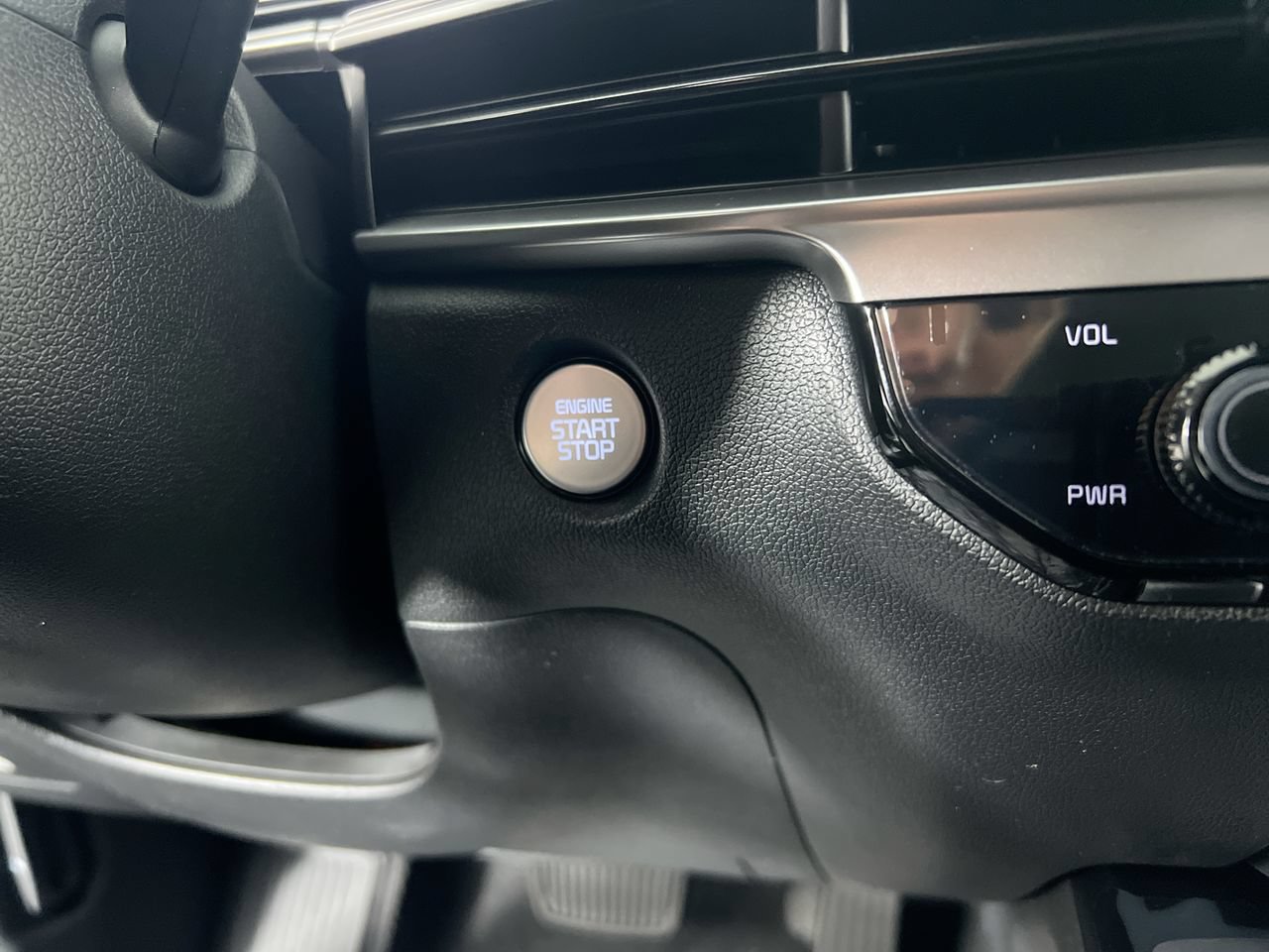 New 2026 Kia Sorento LX FWD image 17