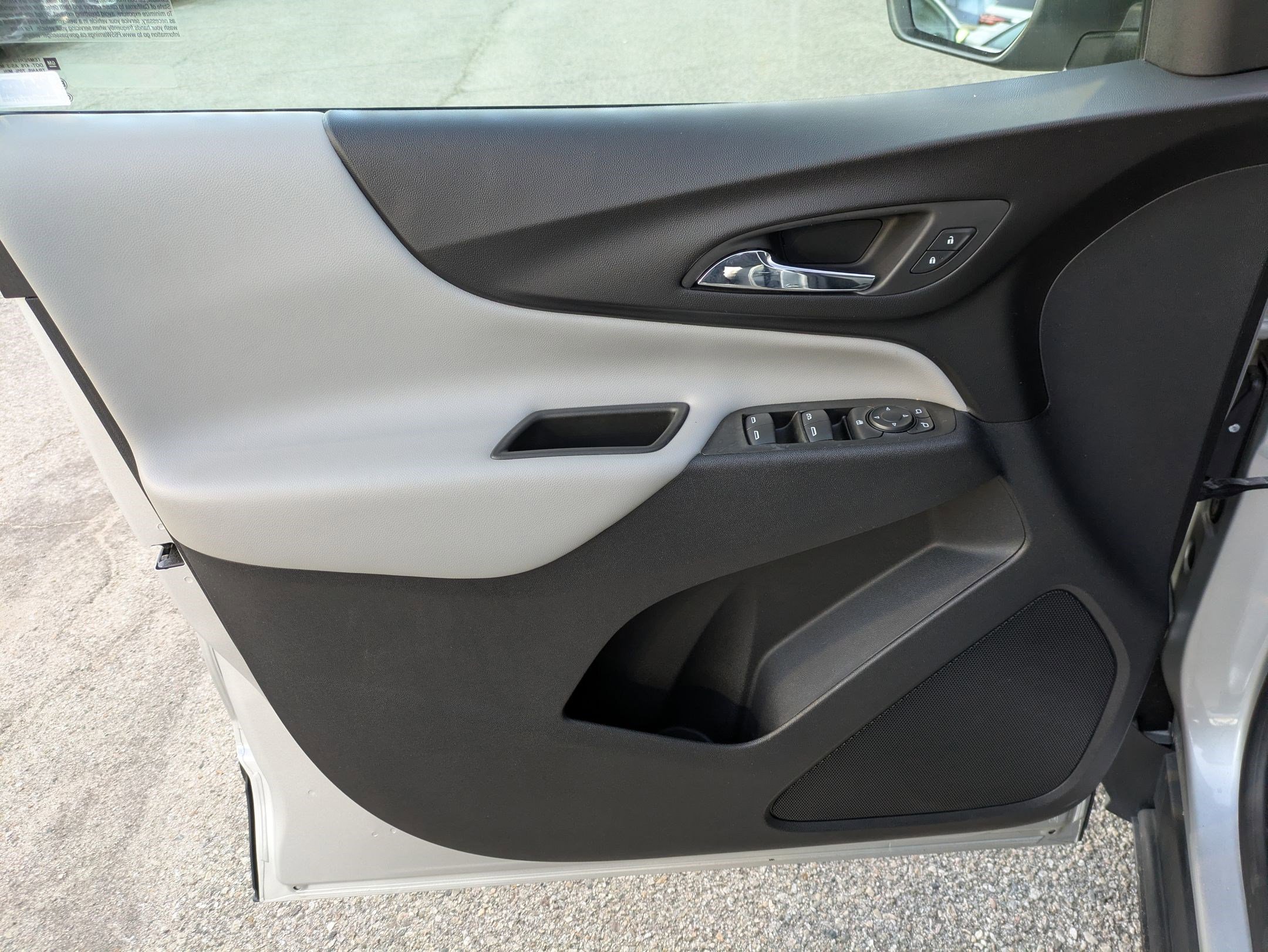 Used 2021 Chevrolet Equinox LS image 10