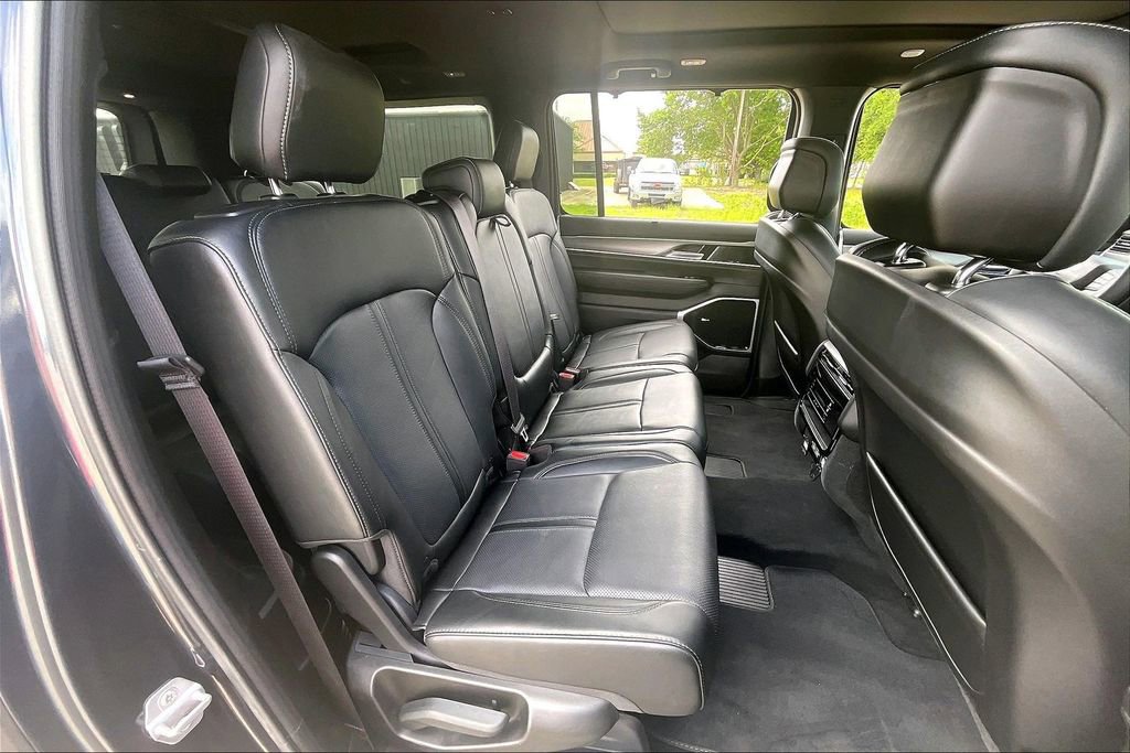 New 2025 Jeep Wagoneer L Series III w/ Premium Group I AWD/4WD image 13