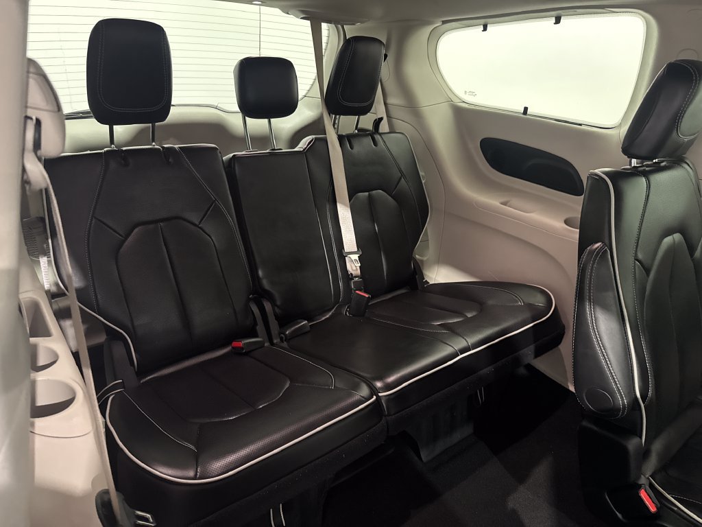 Used 2024 Chrysler Pacifica Limited FWD image 26