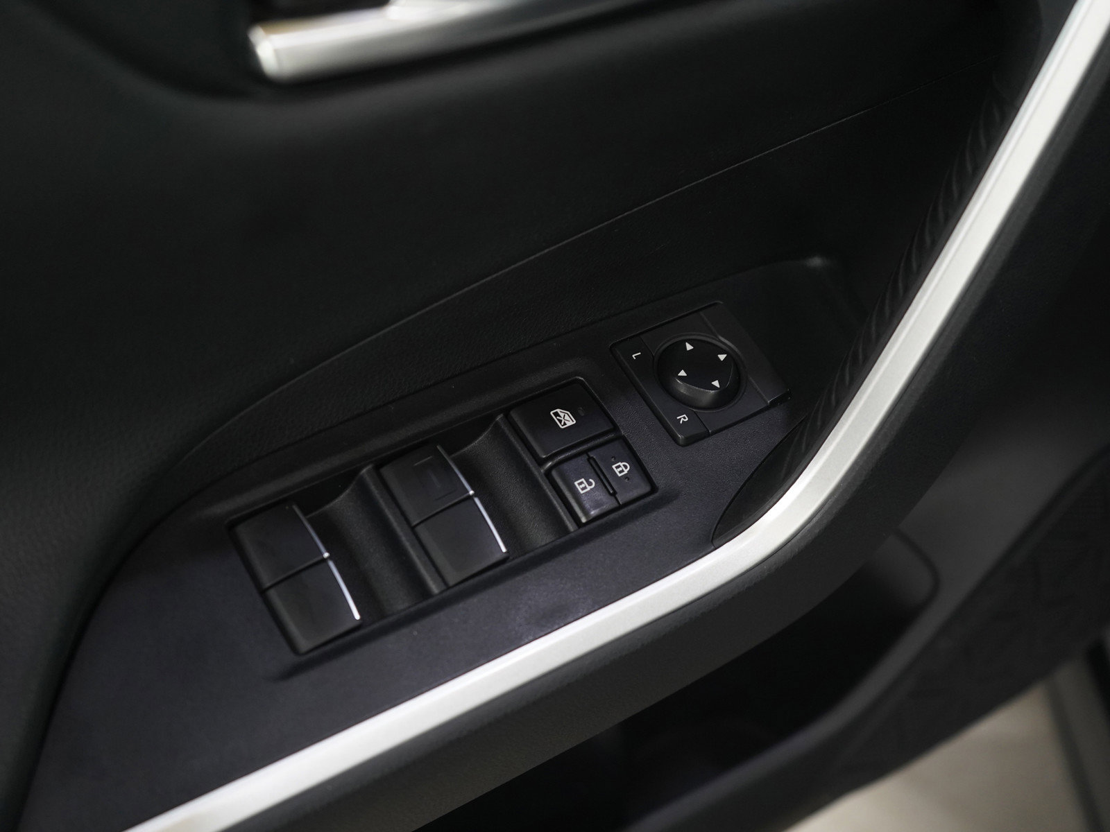 Used 2020 Toyota RAV4 Limited image 19