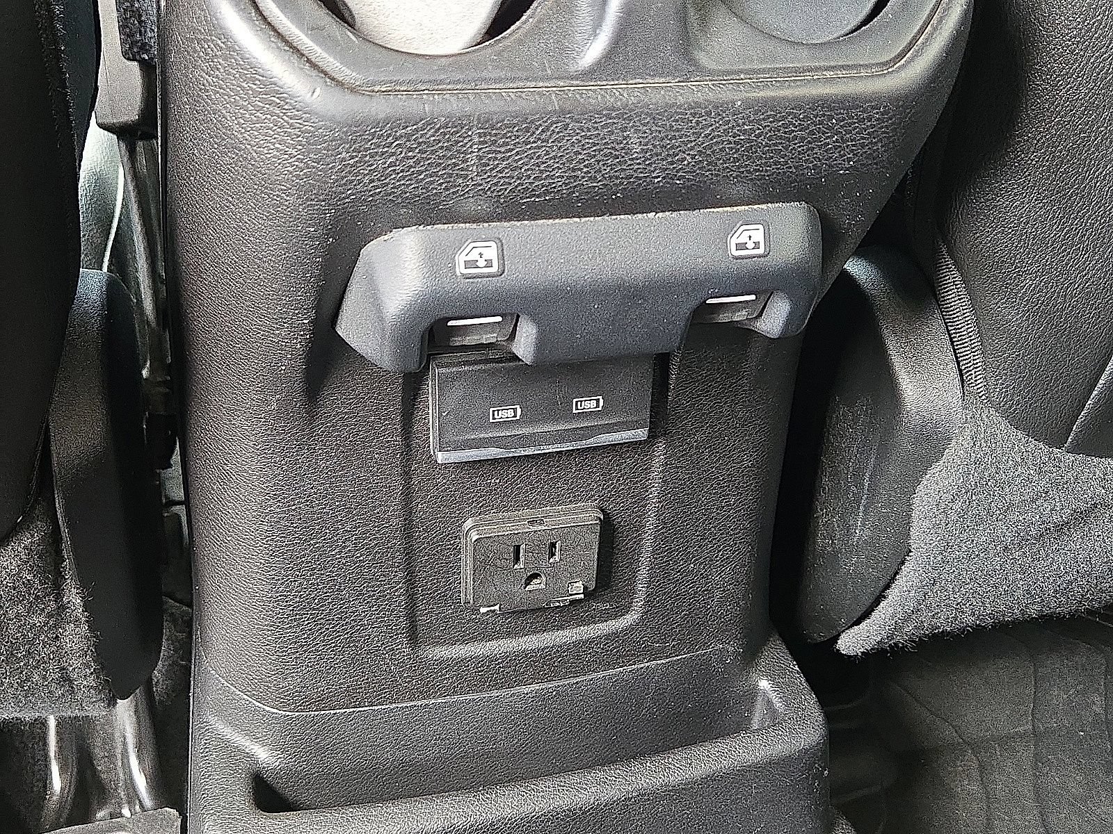 Used 2021 Jeep Wrangler Unlimited Sahara w/ Cold Weather Group AWD/4WD image 17