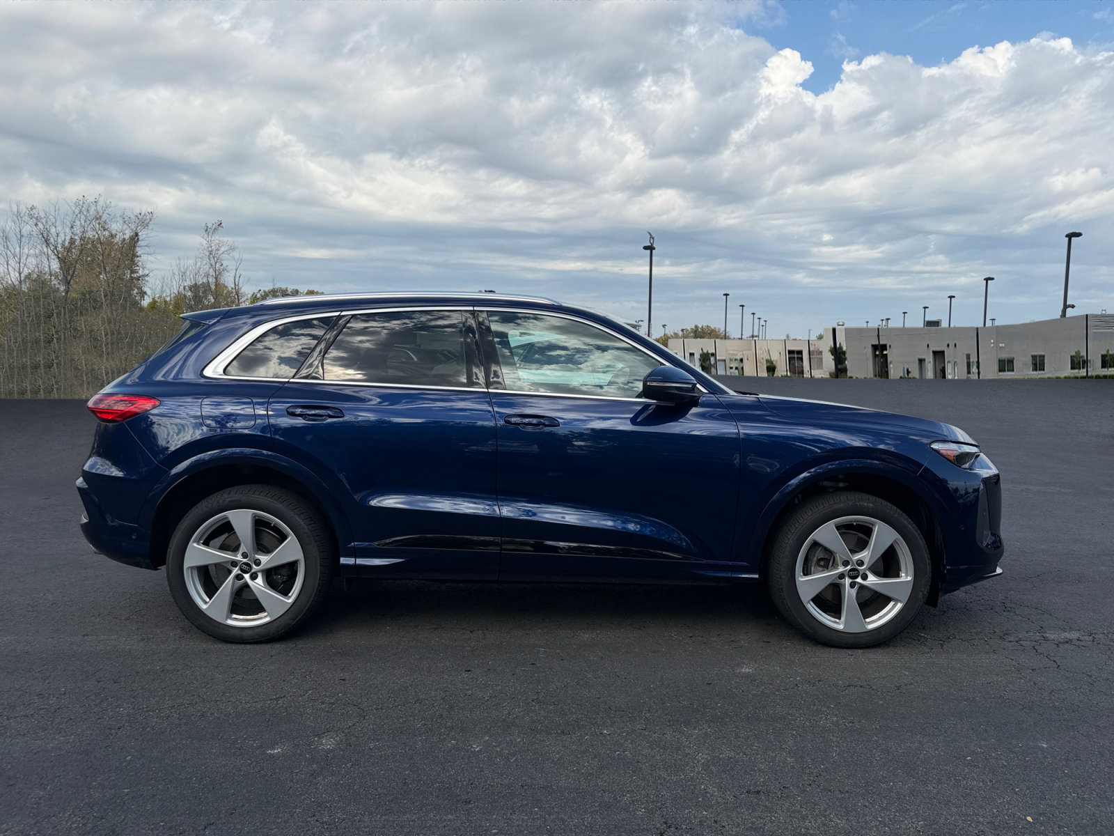 Used 2025 Audi Q5 Premium Plus w/ Premium Plus AWD/4WD image 9