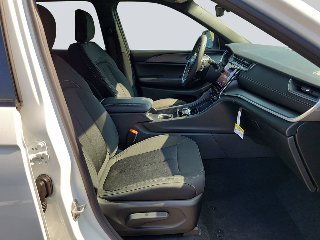 New 2026 Jeep Grand Cherokee Laredo RWD image 37