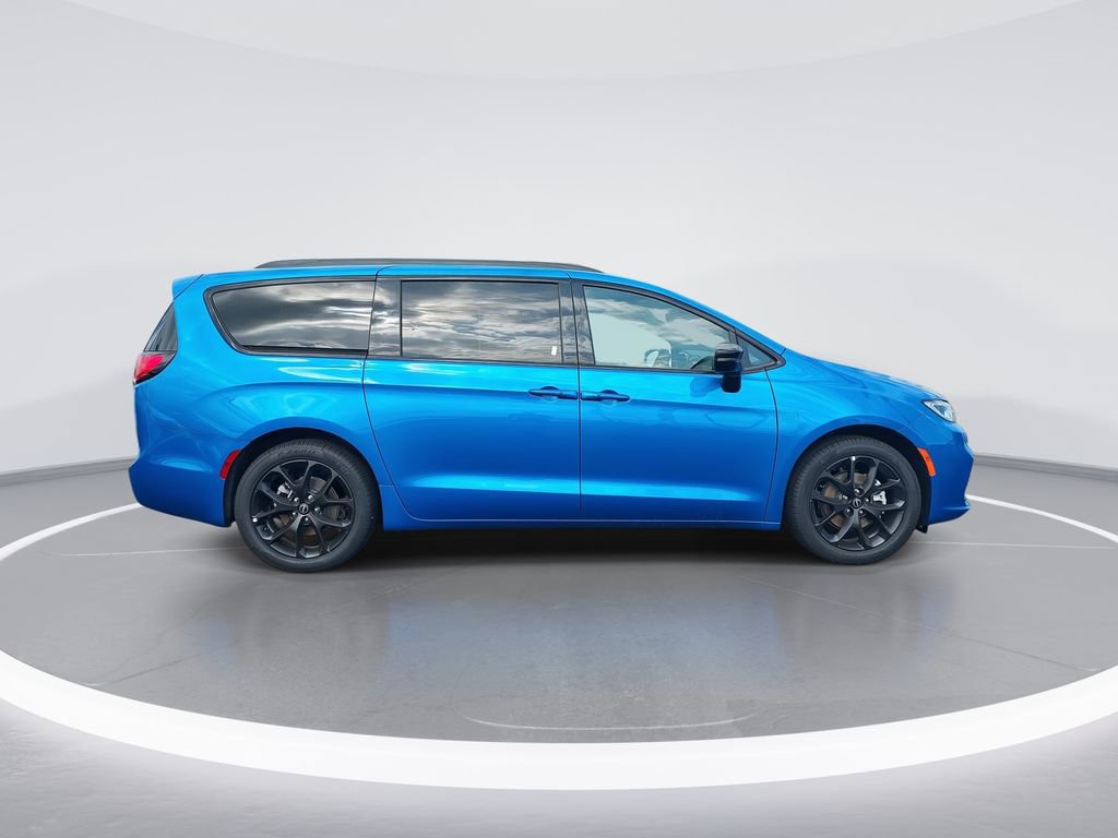 New 2026 Chrysler Pacifica Limited w/ S Appearance Package FWD image 9