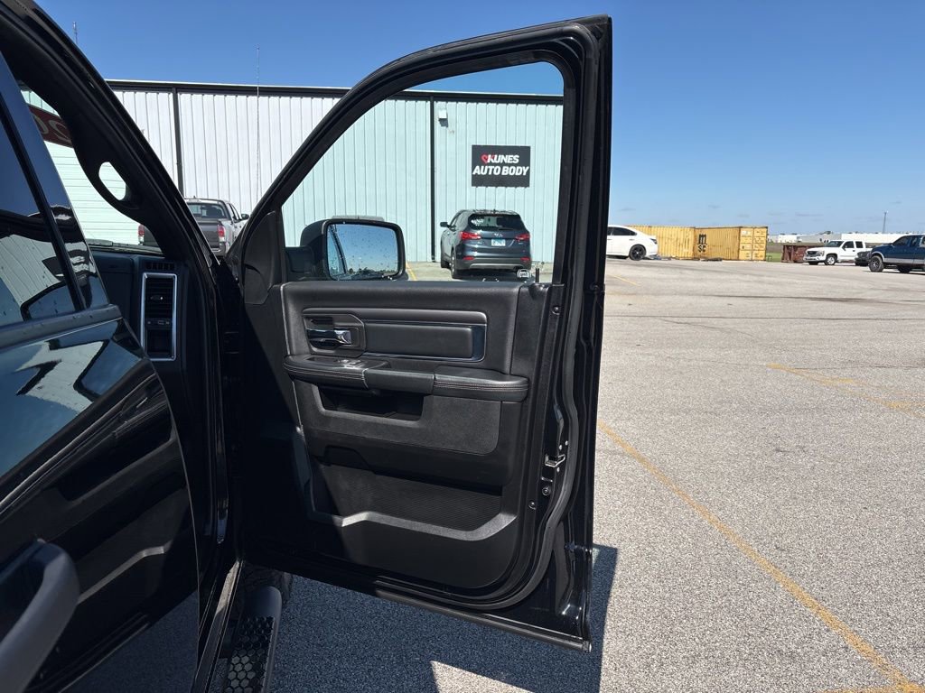 Used 2021 RAM 1500 Classic Warlock AWD/4WD image 18