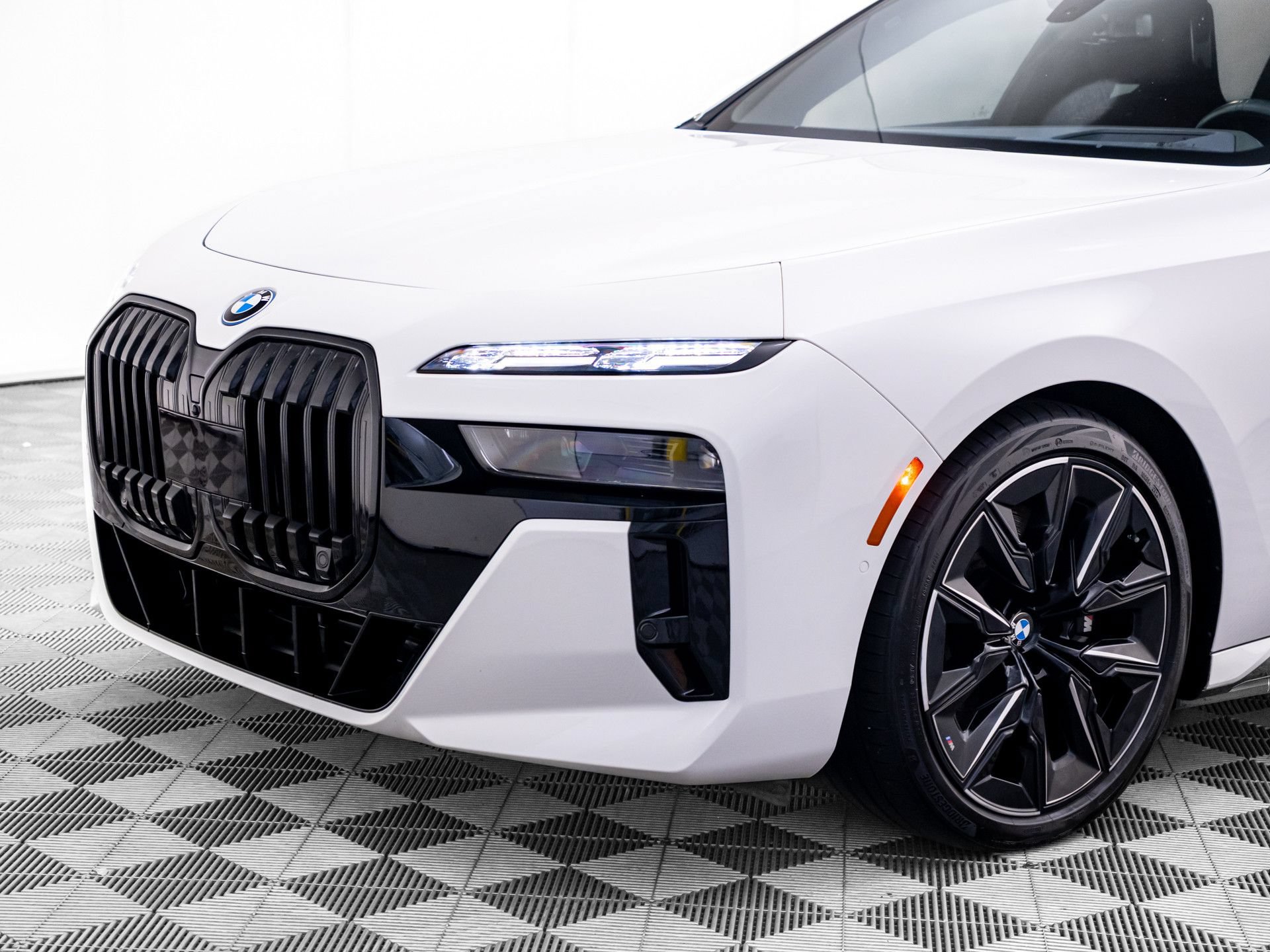Certified 2023 BMW i7 xDrive60 AWD/4WD image 38