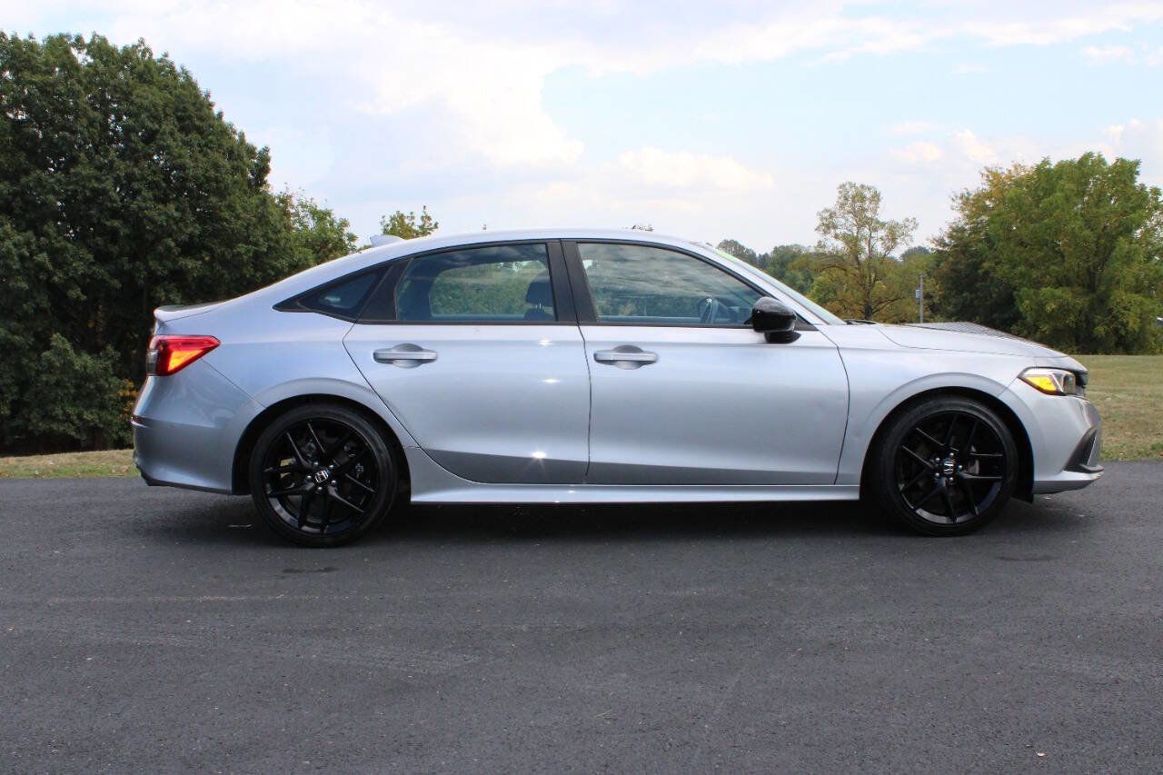 Used 2022 Honda Civic Sport image 2