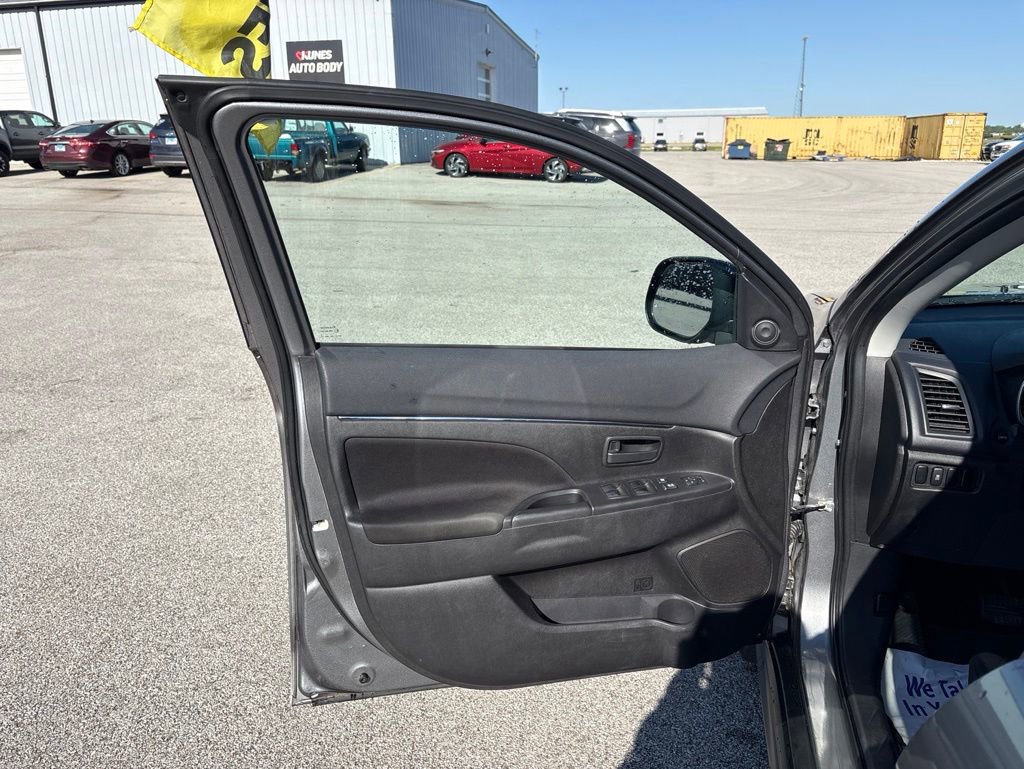 Used 2014 Mitsubishi Outlander Sport ES AWD/4WD image 23