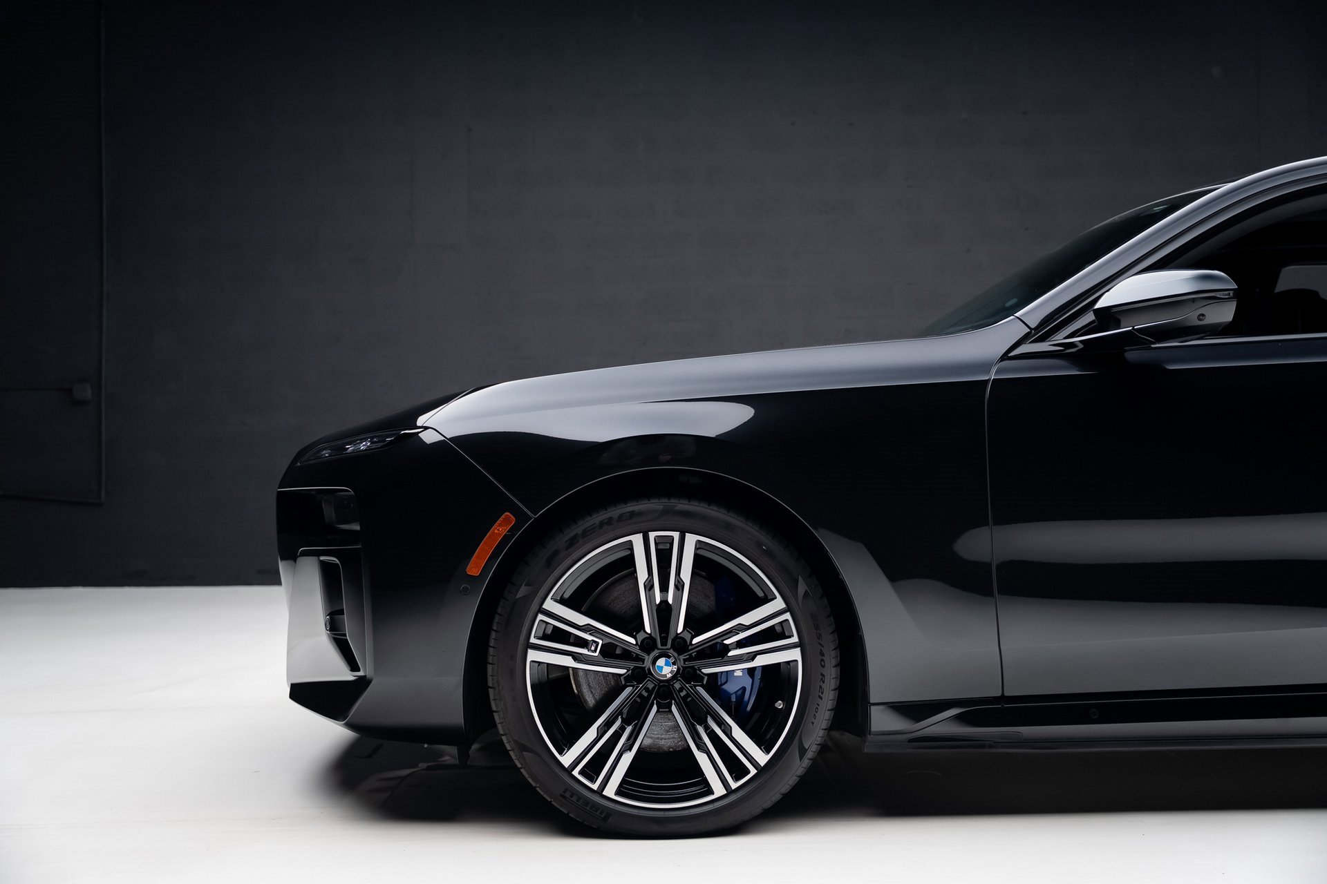 Used 2023 BMW i7 xDrive60 w/ Executive Package 2 image 18