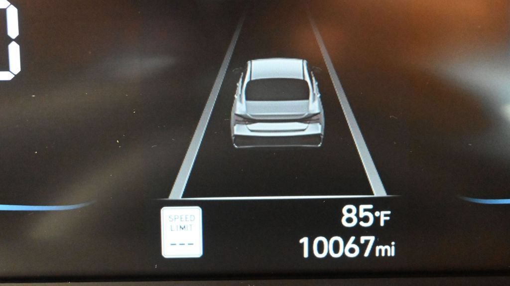 Certified 2025 Hyundai Elantra Sport FWD image 38