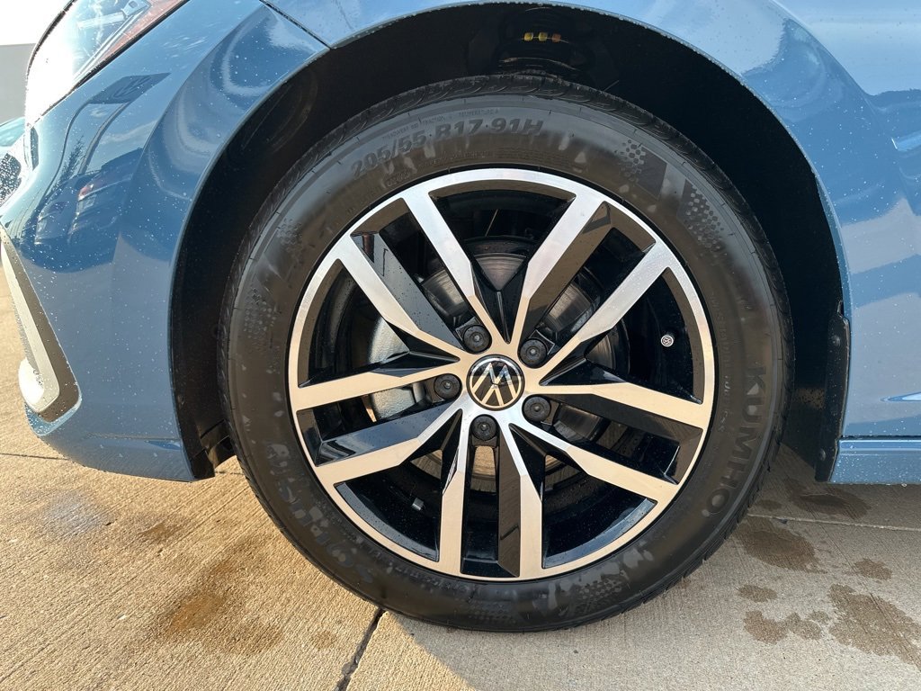 New 2025 Volkswagen Jetta SE image 9