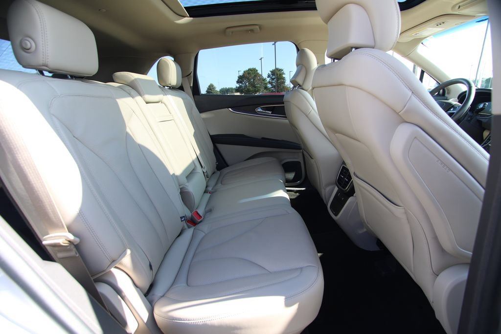 Used 2019 Lincoln Nautilus Reserve w/ Driver Assistance Package AWD/4WD image 9
