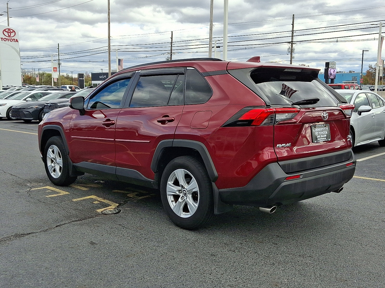 Used 2019 Toyota RAV4 XLE image 4