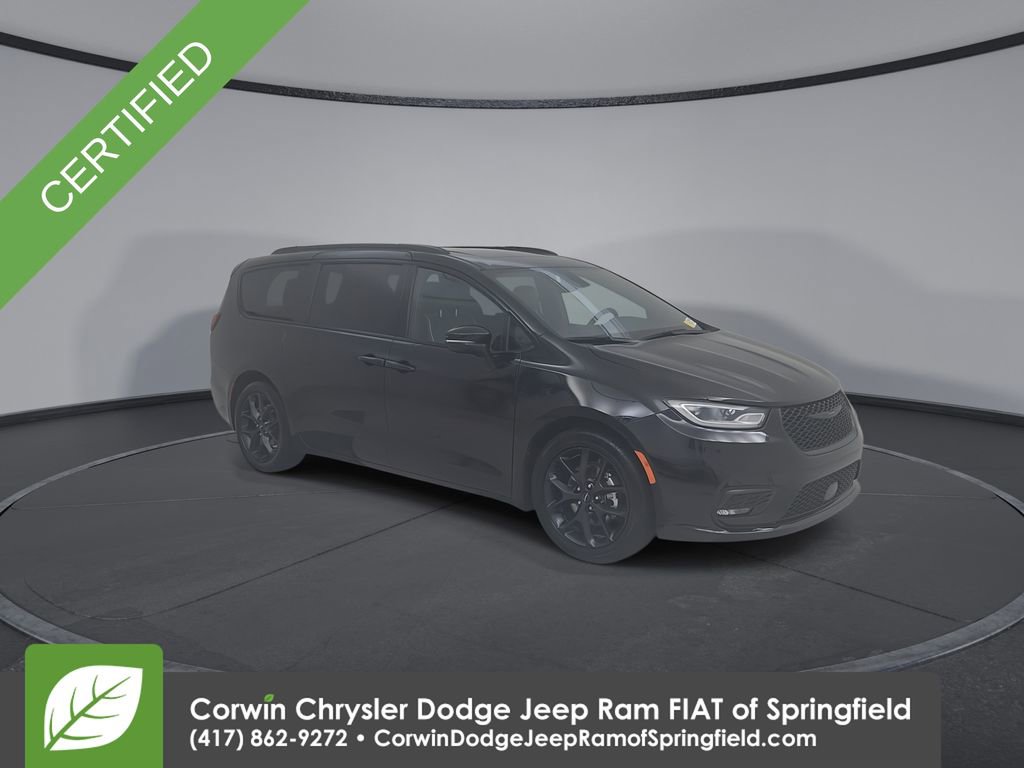 Certified 2025 Chrysler Pacifica Limited image 4