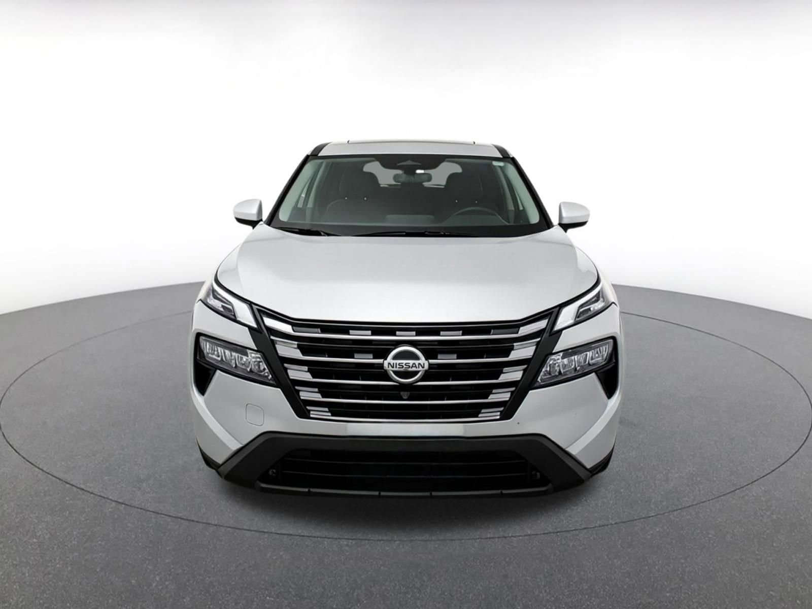 Used 2025 Nissan Rogue SV FWD image 2