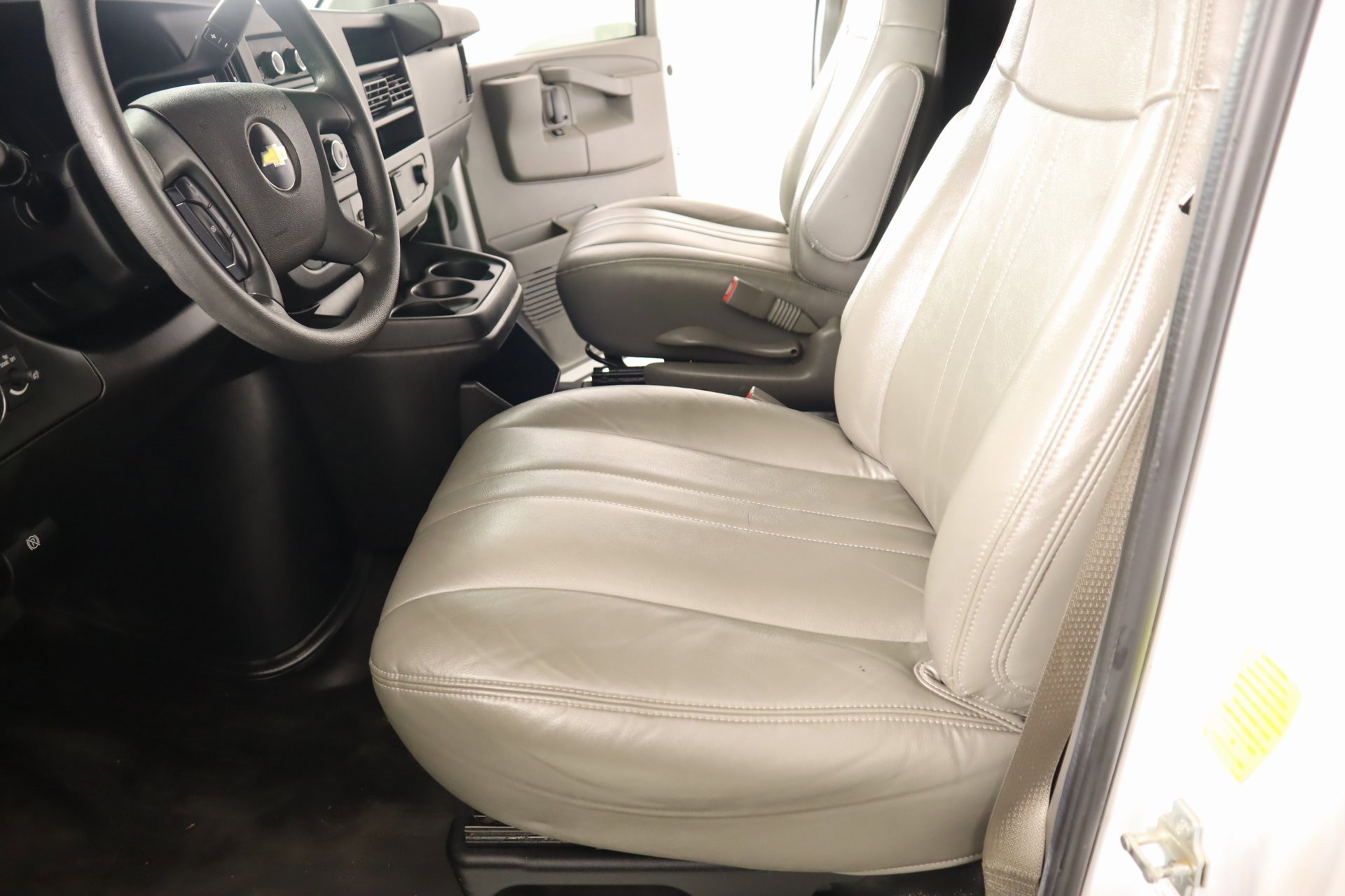 Used 2021 Chevrolet Express 2500 w/ Driver Convenience Package image 9