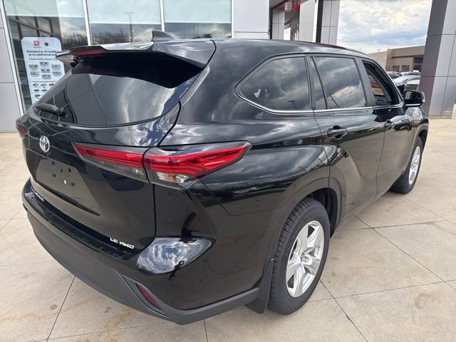 Used 2023 Toyota Highlander LE image 7