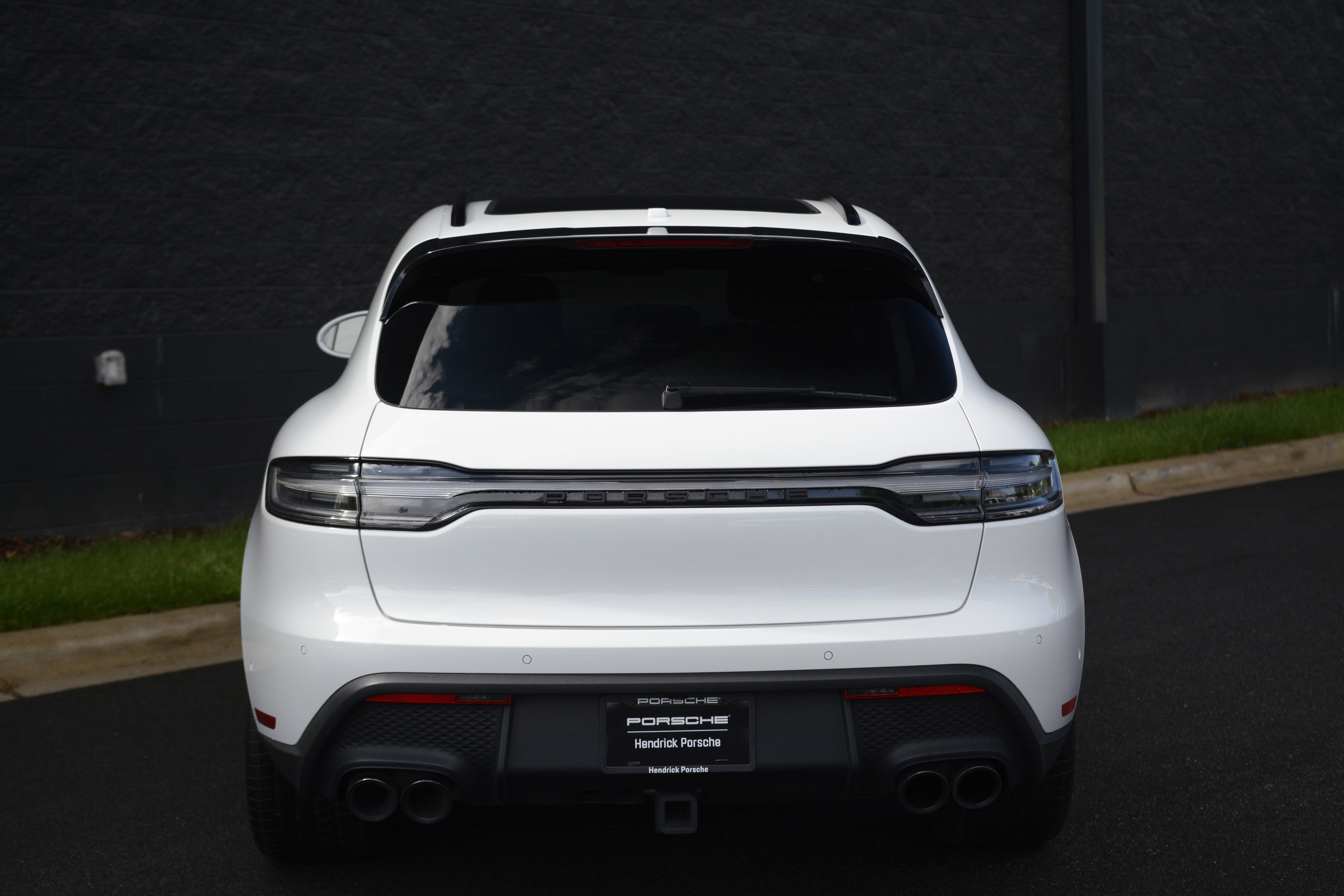 Certified 2026 Porsche Macan AWD/4WD image 6