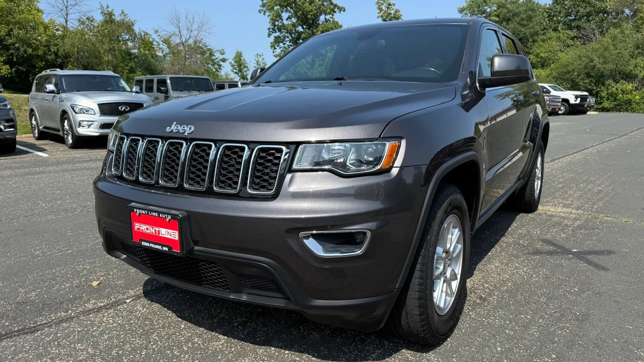 Used 2019 Jeep Grand Cherokee Laredo AWD/4WD image 16