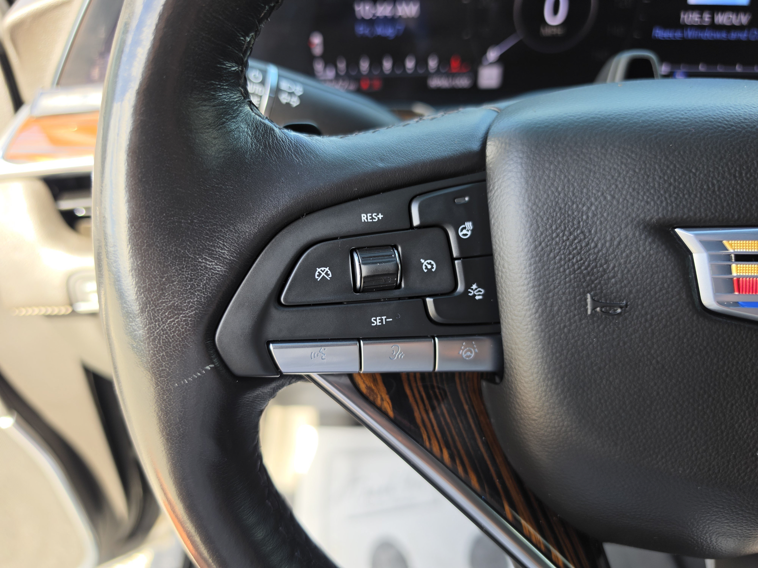 Used 2023 Cadillac Escalade ESV Premium Luxury w/ Performance Package AWD/4WD image 34