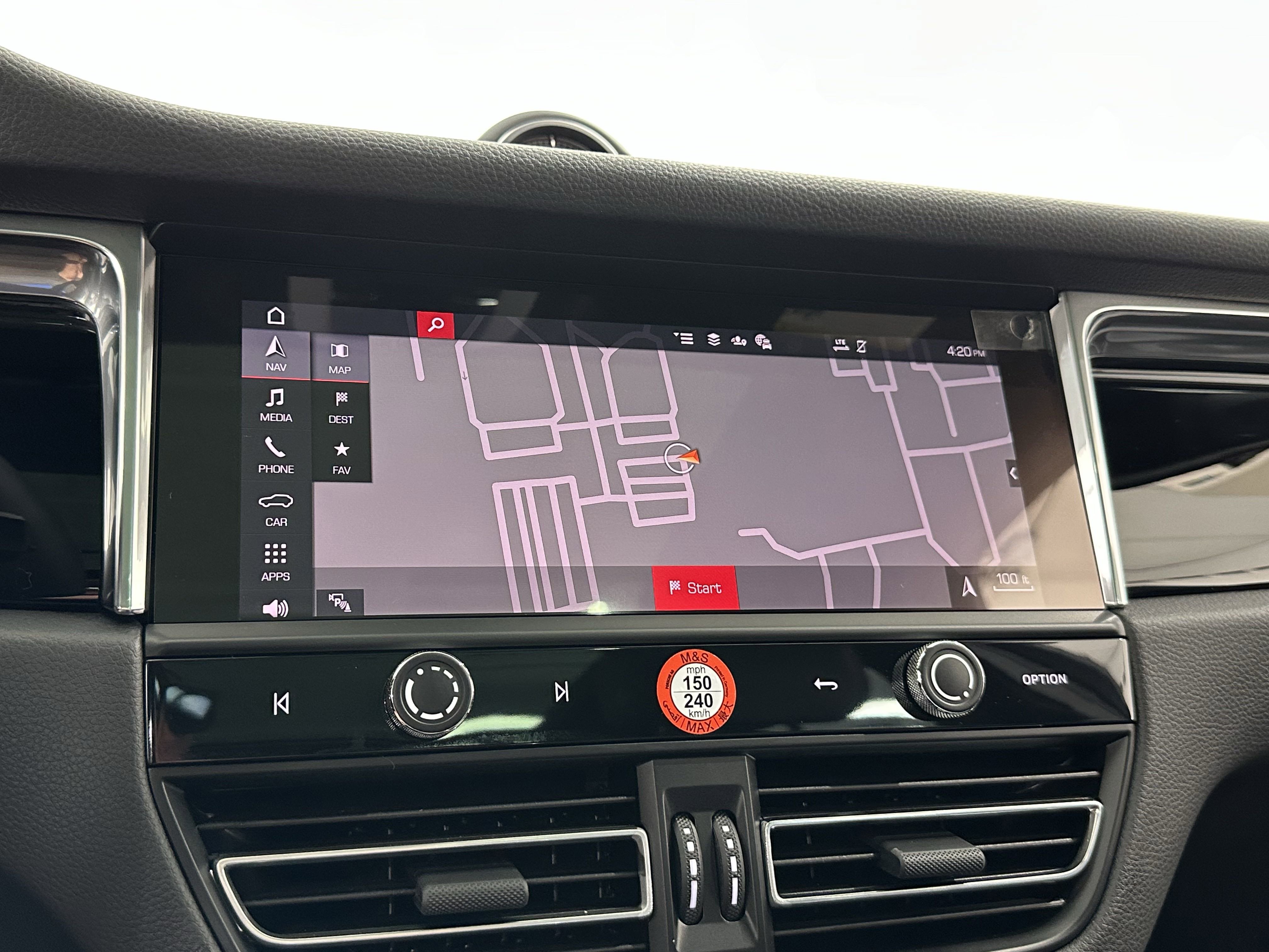 Certified 2025 Porsche Macan image 40