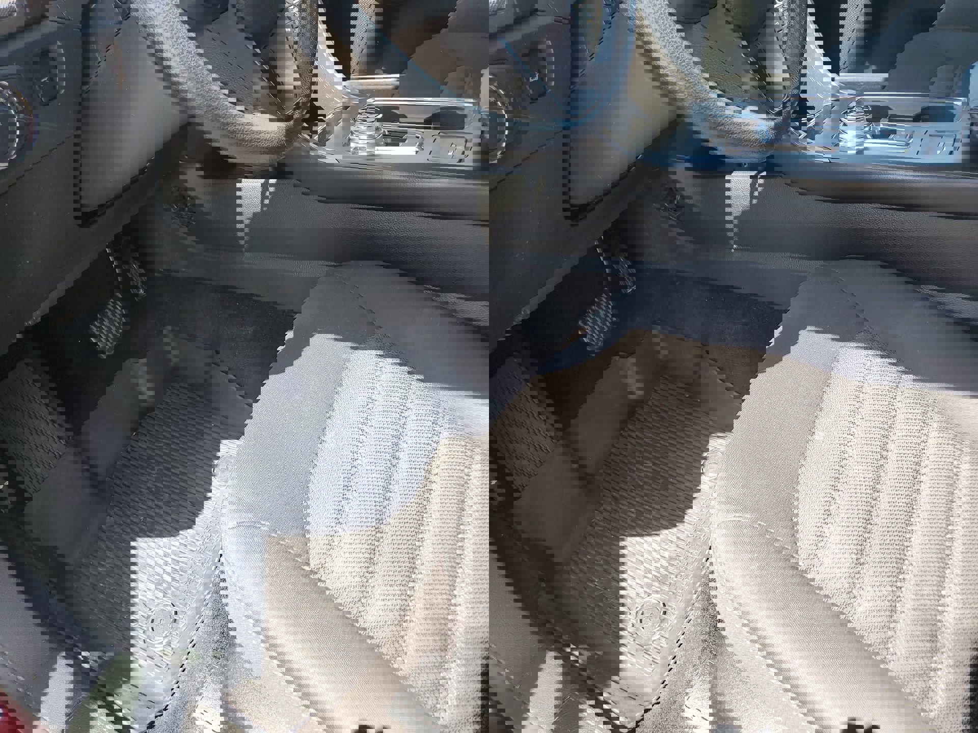 Used 2018 Ford Fusion SE w/ Fusion SE Technology Package FWD image 25